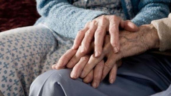 Lorenzo col Covid e Letizia con l’Alzheimer: muoiono lo stesso giorno dopo 63 anni insieme