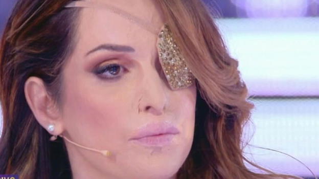 Live, Gessica Notaro accusa gli avvocati del suo aggressore: "Umiliata in tribunale"