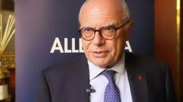 Vaccino Covid, Massimo Galli: "Medici e infermieri devono farlo, altrimenti cambino mestiere"