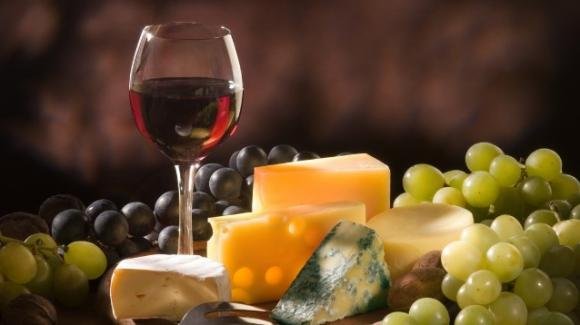 Una dieta a base di vino, formaggio e agnello, aiuta a tenere giovane il cervello