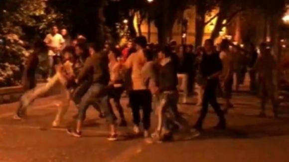 Maxi-rissa in strada tra ragazzi a Ercolano la sera della Vigilia di Natale: bloccati da forze dell’ordine