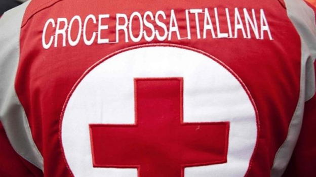 Migrante dimesso dall’ospedale vaga spaesato in strada: i carabinieri gli offrono la cena