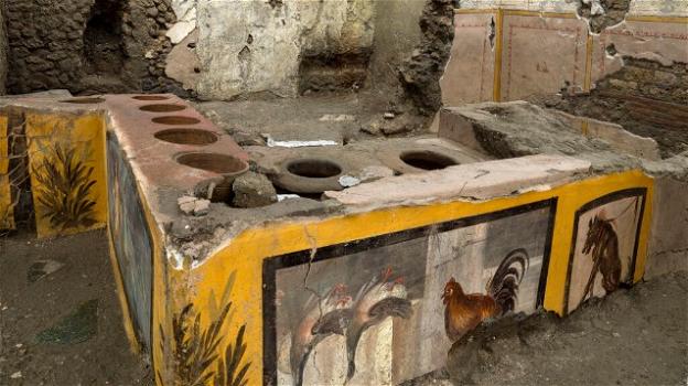 Pompei, ritrovato il Thermopolium: era la "tavola calda" dell’antica città, c’è ancora il cibo intatto
