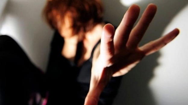 Pisa, sorprende il compagno mentre molesta la figlia 16enne: 62enne denunciato