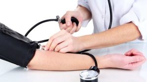 Rischio cardiovascolare maggiore se la pressione sanguigna è diversa tra le due braccia