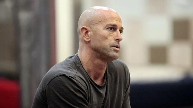 Stefano Bettarini contro il GF Vip: polemica sui baci gay nella casa