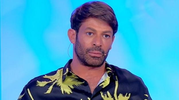 Grave lutto per Gianni Sperti: è morto il padre