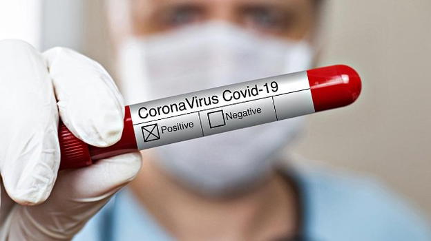 Scopre di essere positivo al Covid-19 e si spara alla testa: morto 84enne