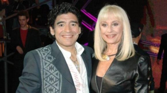 Raffaella Carrà rivela la proposta che le fece Maradona e poi chiosa: "Non poteva usare il preservativo?"