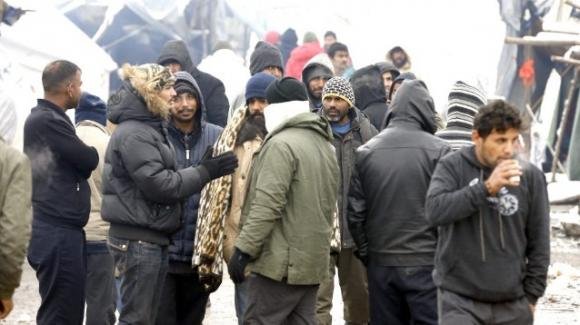 Bosnia: la disperazione dei migranti dopo l’incendio che ha distrutto il campo di Lipa