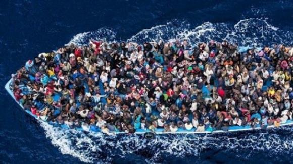 Il business dell’immigrazione: dà asilo ai migranti e intasca 16 milioni