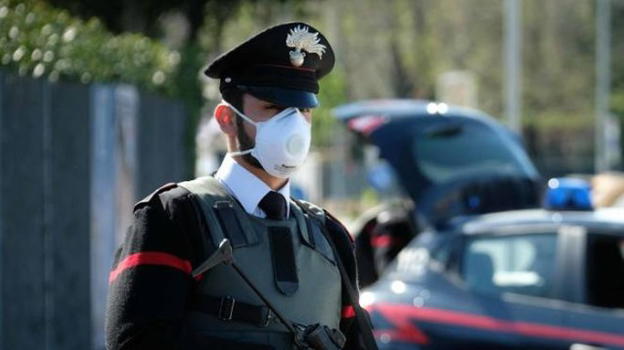 Covid-19, caccia ai "furbetti" dei party clandestini di Capodanno: polizia monitorerà i social