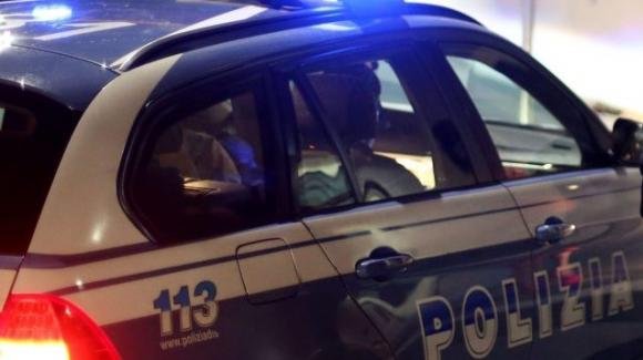 21enne prende a pugni i passanti a Monza, poi si giustifica alla polizia: "Devo fare 1.800 punti"