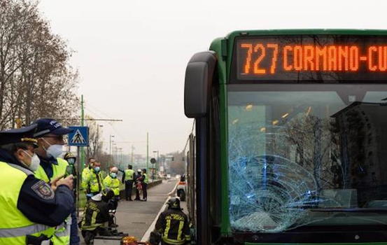 Donna 50enne investita da un bus a Cinisello Balsamo: deceduta a causa dell’impatto