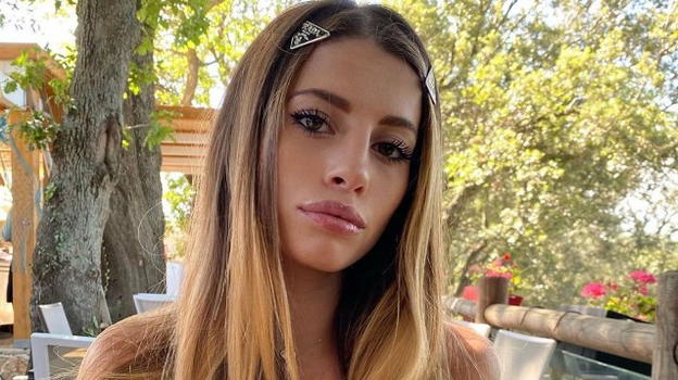 Chiara Nasti vola a Dubai e replica ai fan inferociti: "Prendetevela con il governo"