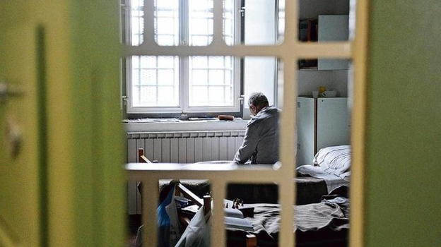 Crotone: evade dai domiciliari, "Meglio in carcere che con mia moglie". Assolto
