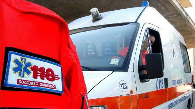 Guarda la tv e muore in casa da solo: 75enne trovato un mese dopo, forse ha avuto un malore