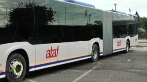 Firenze, follia a Rifredi: giovani si rifiutano di indossare la mascherina e danneggiano un bus