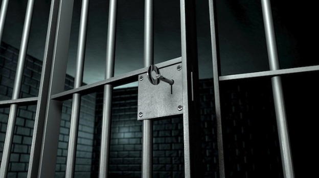 Rientra in carcere con 17 ovuli di droga nell’intestino: uno si rompe, detenuto gravissimo