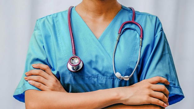 Brescia, rischio sospensione allievi infermieri: nessun tirocinio per chi sceglie di non vaccinarsi contro il Covid