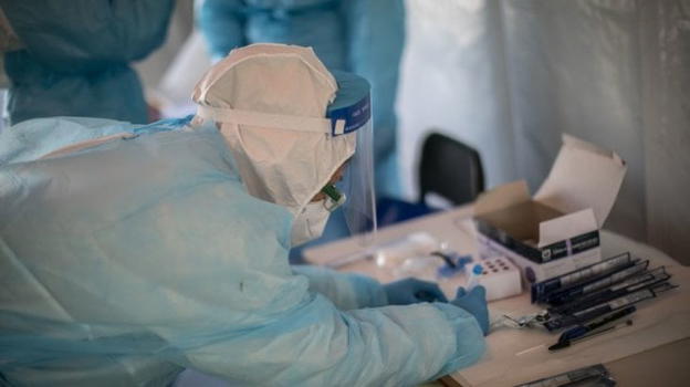 I medici di Piacenza denunciano: "Hanno fatto feste a Capodanno, ma i positivi non lo dicono"