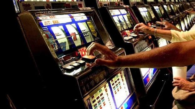 Torino: prof di musica si intasca i soldi delle gite per giocarseli d’azzardo. A processo