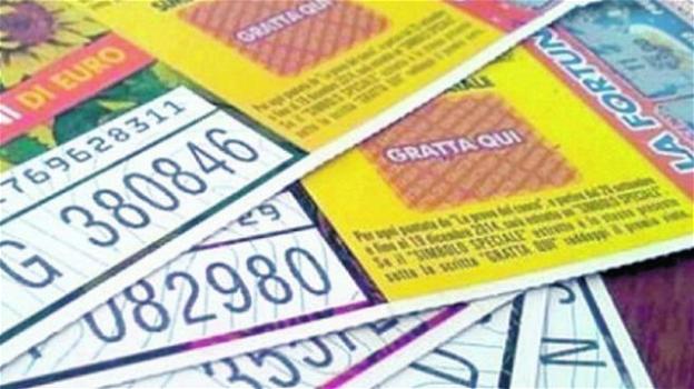 Giovane gioca alla Lotteria Italia e vince 25.000 euro, ma dimentica il biglietto al bar