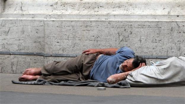 Roma, choc a piazza San Pietro: clochard trovato senza vita in strada, aveva 46 anni