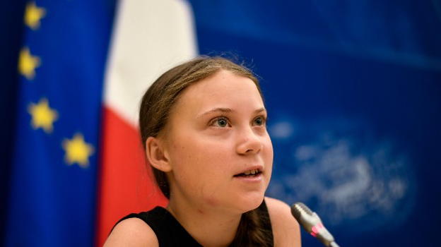 Greta Thunberg saluta Trump, il vecchietto che sembra molto felice