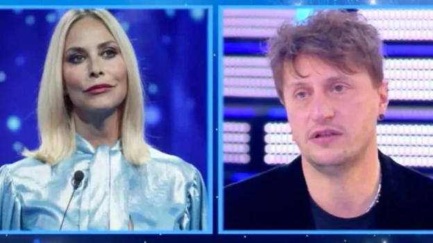 GF Vip, Simone Gianlorenzi racconta la telefonata con la moglie Stefania: "Ha pianto per Andrea"