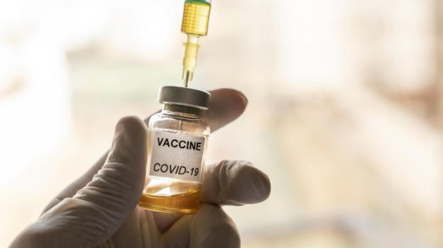 Oxfam, i 10 uomini più ricchi al mondo potrebbero pagare la vaccinazione planetaria