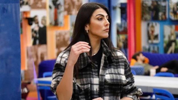 GF Vip, nuovo confronto tra Giulia Salemi e la famiglia Pretelli: ancora tensione e imbarazzo