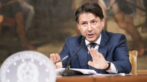 Giuseppe Conte comunica le sue dimissioni al Cdm: