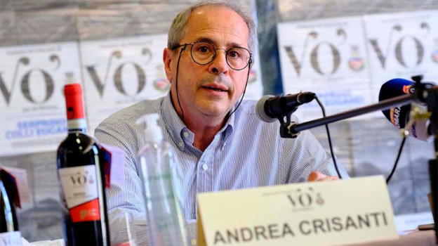 Covid-19, Andrea Crisanti sulla prossima estate: "Le spiagge potrebbero dover chiudere"