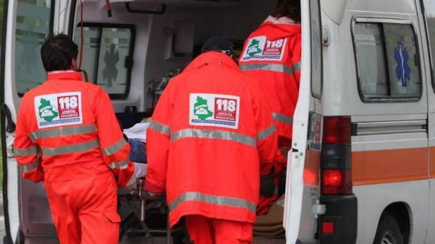 Caserta, giovane papà 41enne si toglie la vita vicino l’autostrada: trovato impiccato