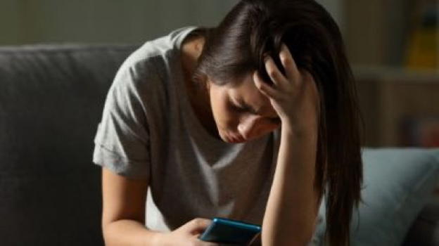 Sfida mortale social: "Ucciditi, lo dice l’apostolo di Dio", 15enne salvata in tempo dalla madre