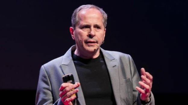 Covid-19, Andrea Crisanti: "Sarà l’anno psicologicamente più difficile, mascherine via tra due anni"