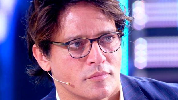 Gabriel Garko in ospedale per un malore: accanto a lui c’è il compagno