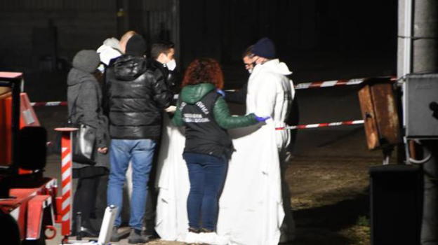 Rovigo: 17enne uccide il padre con un machete e fugge con un’amica
