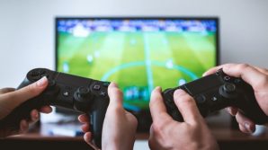 Palermo: giocavano alla PlayStation invece di curare i pazienti, sospesi due OSS