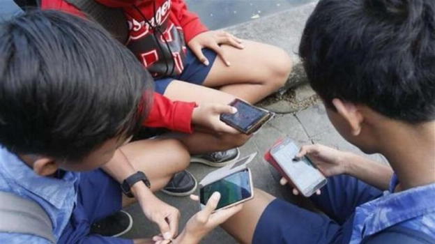 Giovani sempre più iperconnessi: su internet anche 24 ore al giorno