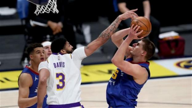NBA, 14 febbraio 2021: i Nuggets travolgono i Lakers, i Trail Blazers vincono sul parquet dei Mavericks