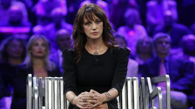 "Non è l’Arena", Asia Argento senza freni: "Ti infilo il tacco in bocca"