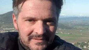 Imprenditore dello spettacolo si toglie la vita nella sua azienda: