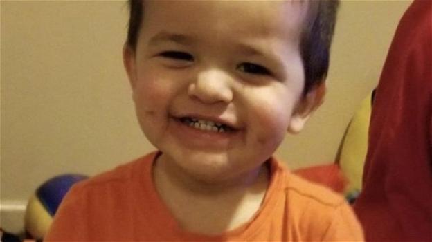 USA, bimbo di 2 anni ritrovato senza vita in un cassonetto: arrestato il compagno della madre