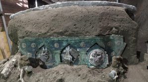 Le scene erotiche decorano il carro di Pompei