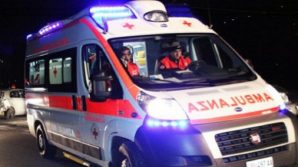 Investito dall’auto del padre durante una manovra: muore bimbo di 18 mesi