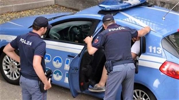 Milano, arrestato 21enne: ha preso a calci, pugni e morsi la fidanzata, derubandola