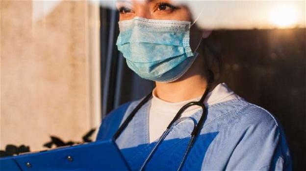 Torino, infermiera cacciata da coppia di negazionisti che non vogliono indossare la mascherina