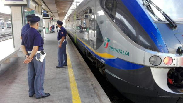Messina, arrestato 59enne per aver molestato due ragazzine su un treno
